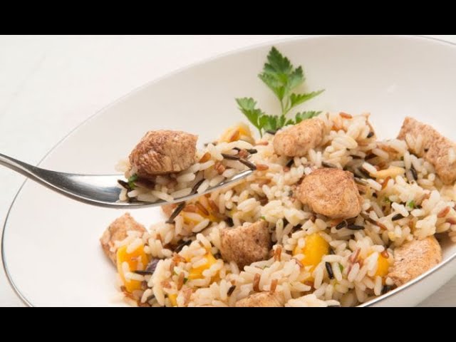 ensalada de arroz con pollo y lechuga