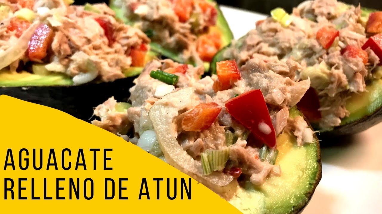 aguacates rellenos de atún y palitos de cangrejo