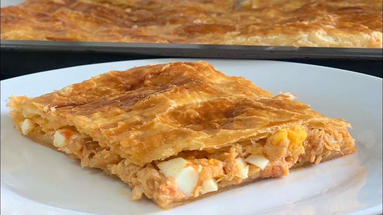 empanada de atún y huevo y tomate