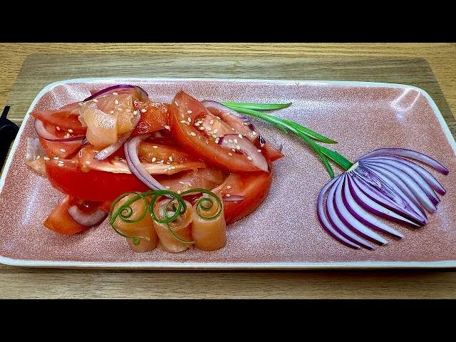 ensalada de salmon ahumado y tomate