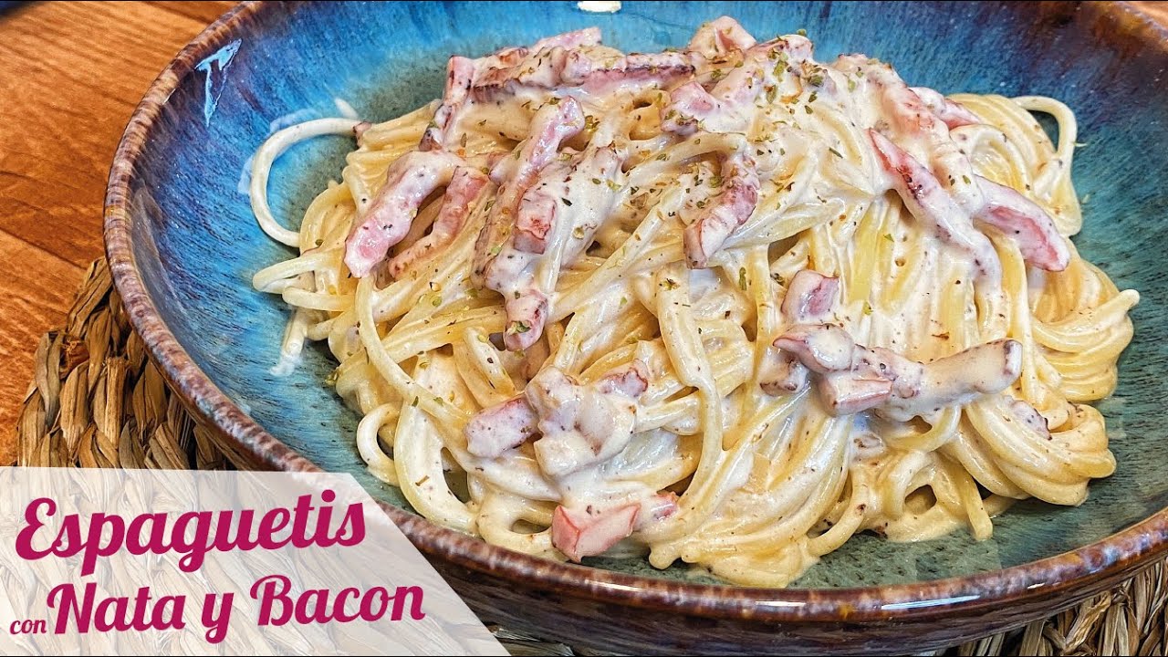 espaguetis a la carbonara con nata bacon y champiñones