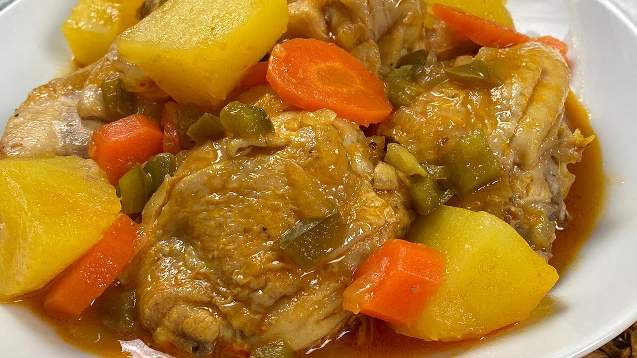 pollo en salsa con patatas y zanahorias