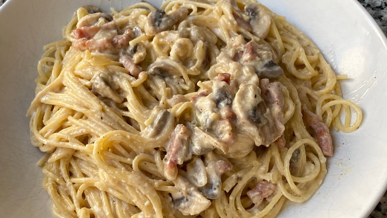 tallarines a la carbonara con champiñones
