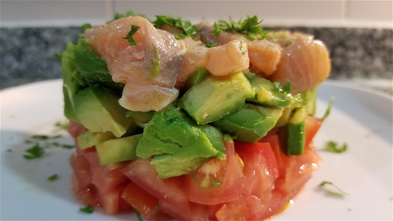 tartar de salmón aguacate y tomate
