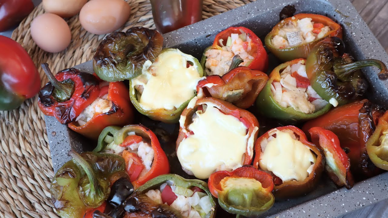 pimientos rellenos de merluza y gambas al horno