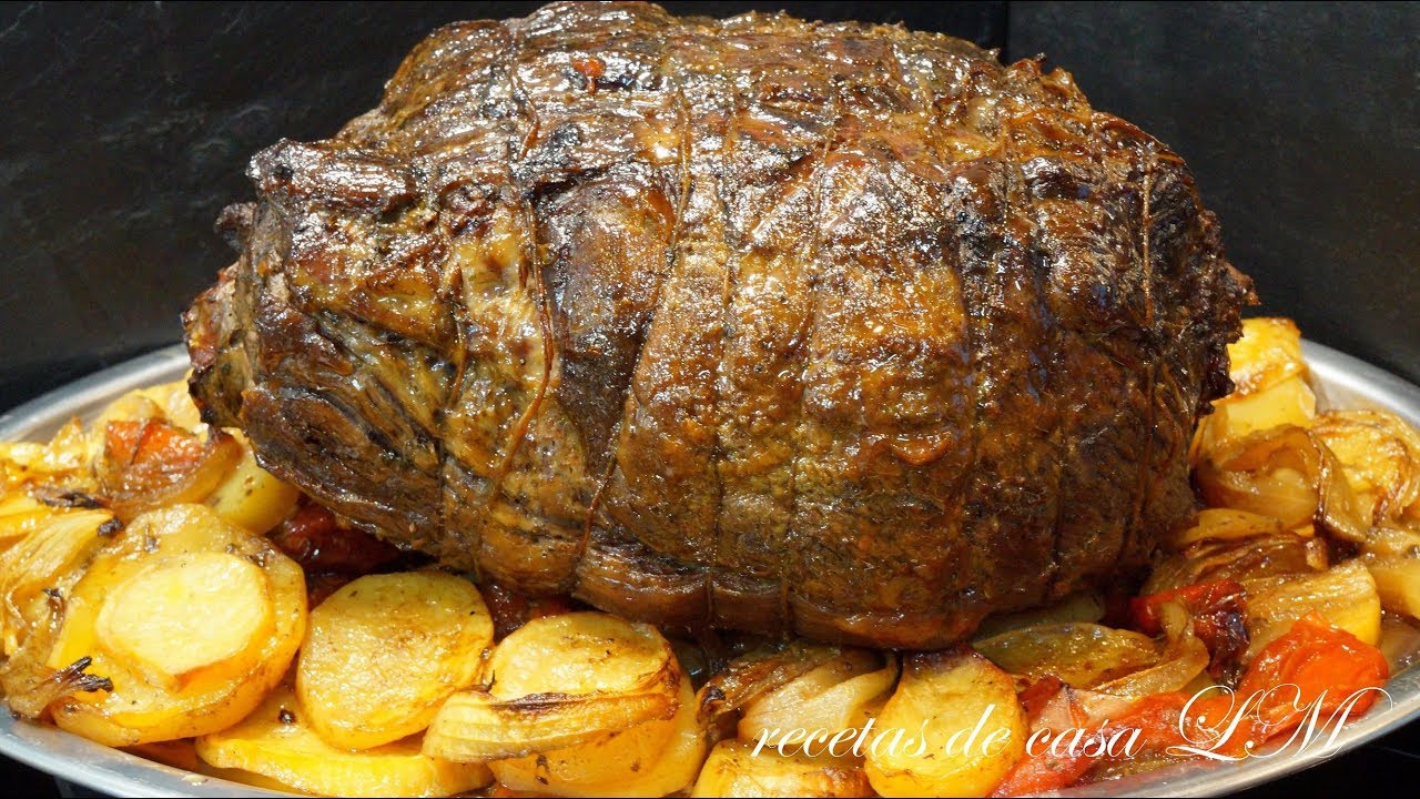 redondo relleno al horno con salsa