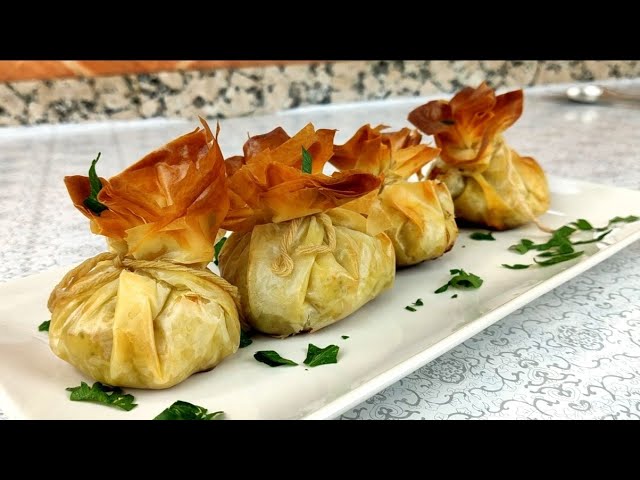 saquitos de pasta filo rellenos de gambas y puerros