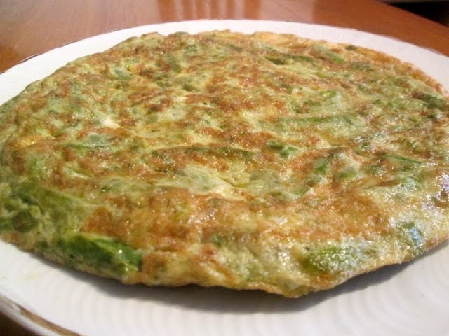 tortilla de esparragos verdes y jamon