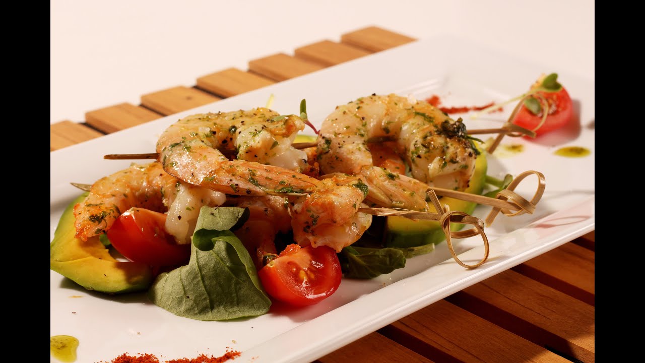 brochetas de langostinos a la plancha
