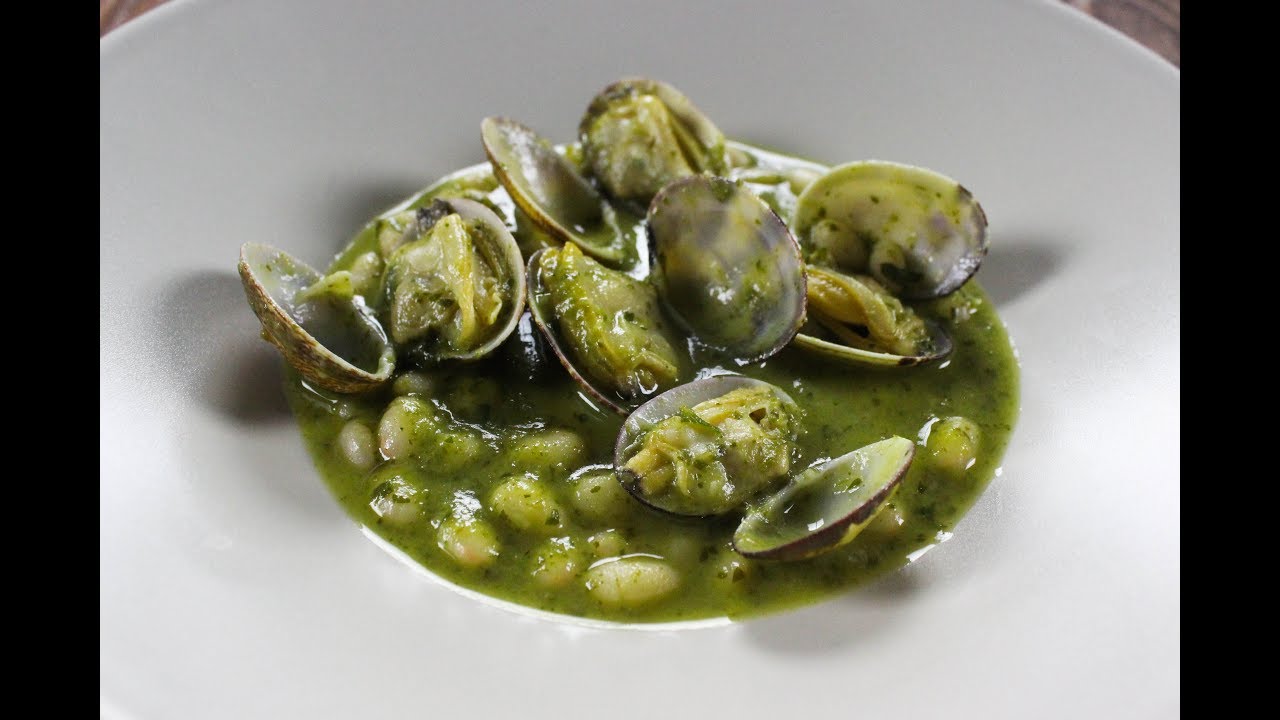 pochas con almejas en salsa verde