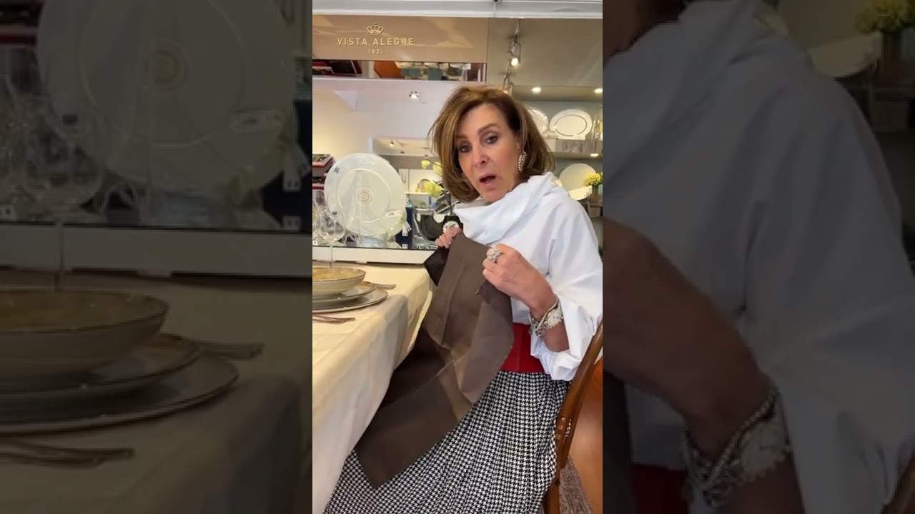 servilleta a la derecha o izquierda