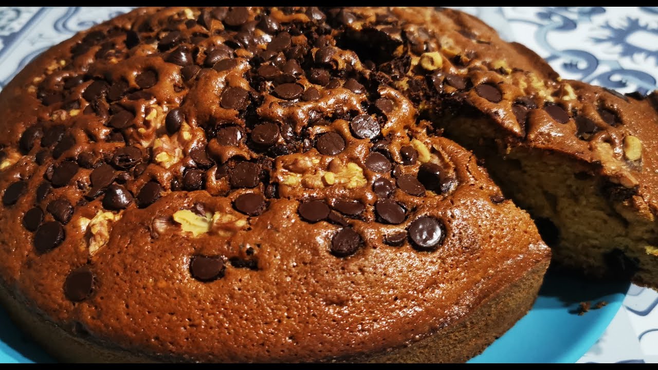 bizcocho esponjoso de chocolate y nueces
