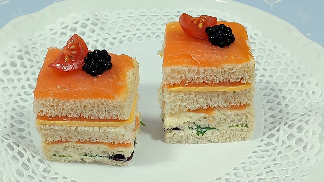 canapés de salmón ahumado con pan de molde