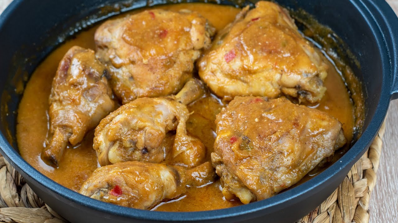 contramuslos de pollo en salsa con patatas