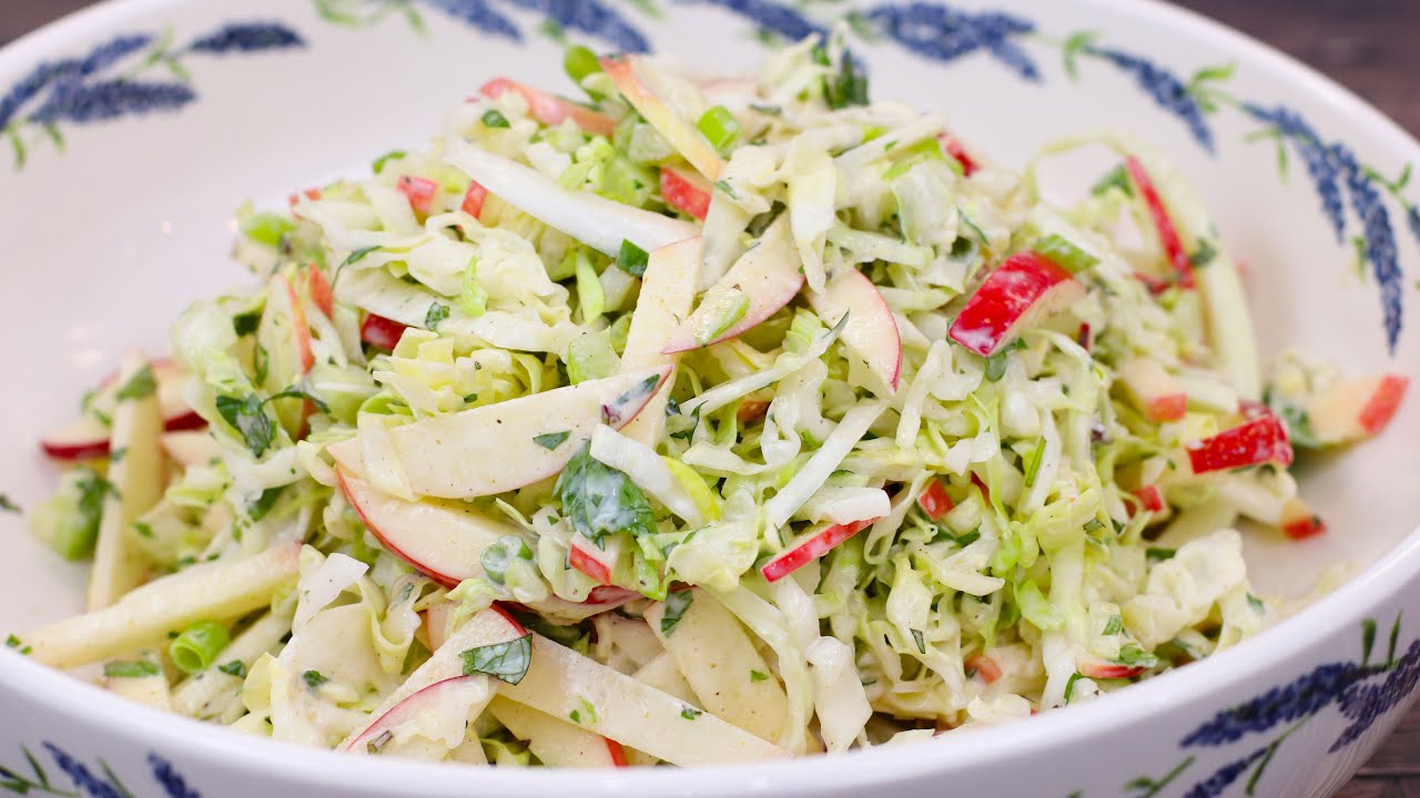 ensalada de col con manzana y yogur