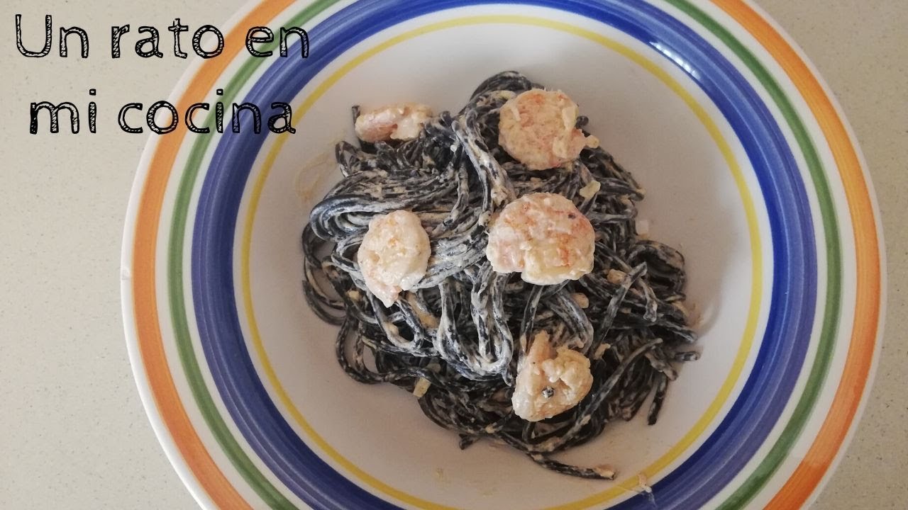 espaguetis negro con gambas y nata