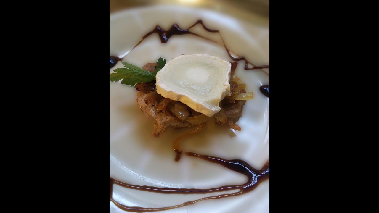 solomillo con queso de cabra y cebolla caramelizada