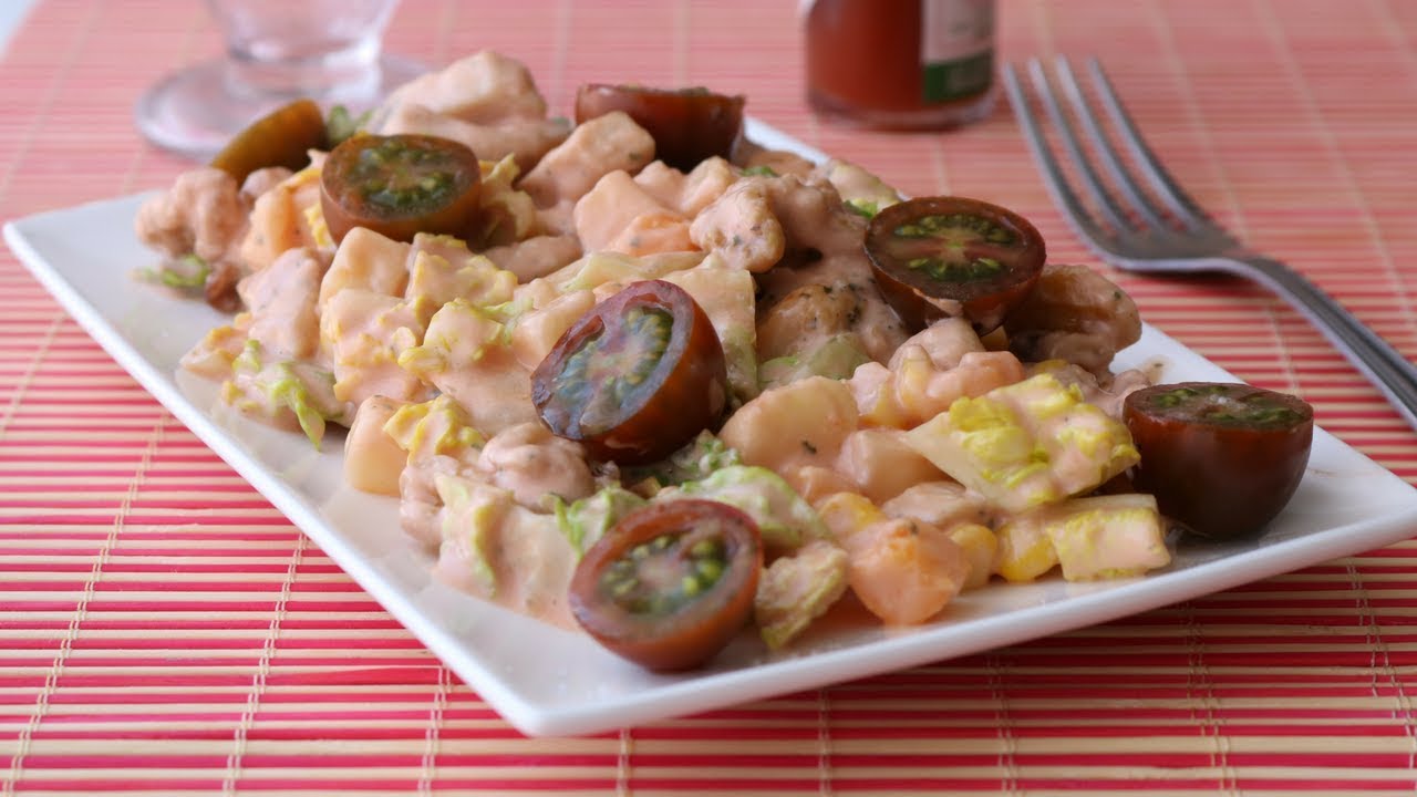 ensalada de pollo con salsa rosa