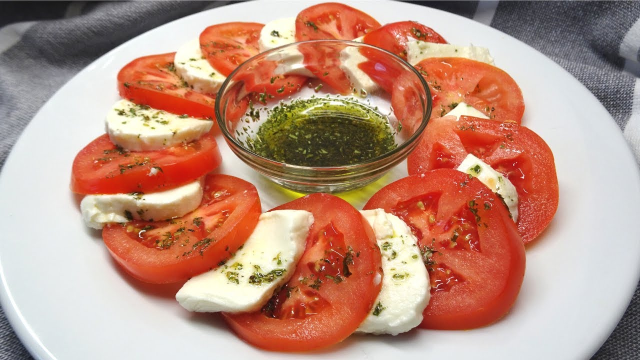 ensalada de tomate y queso fresco