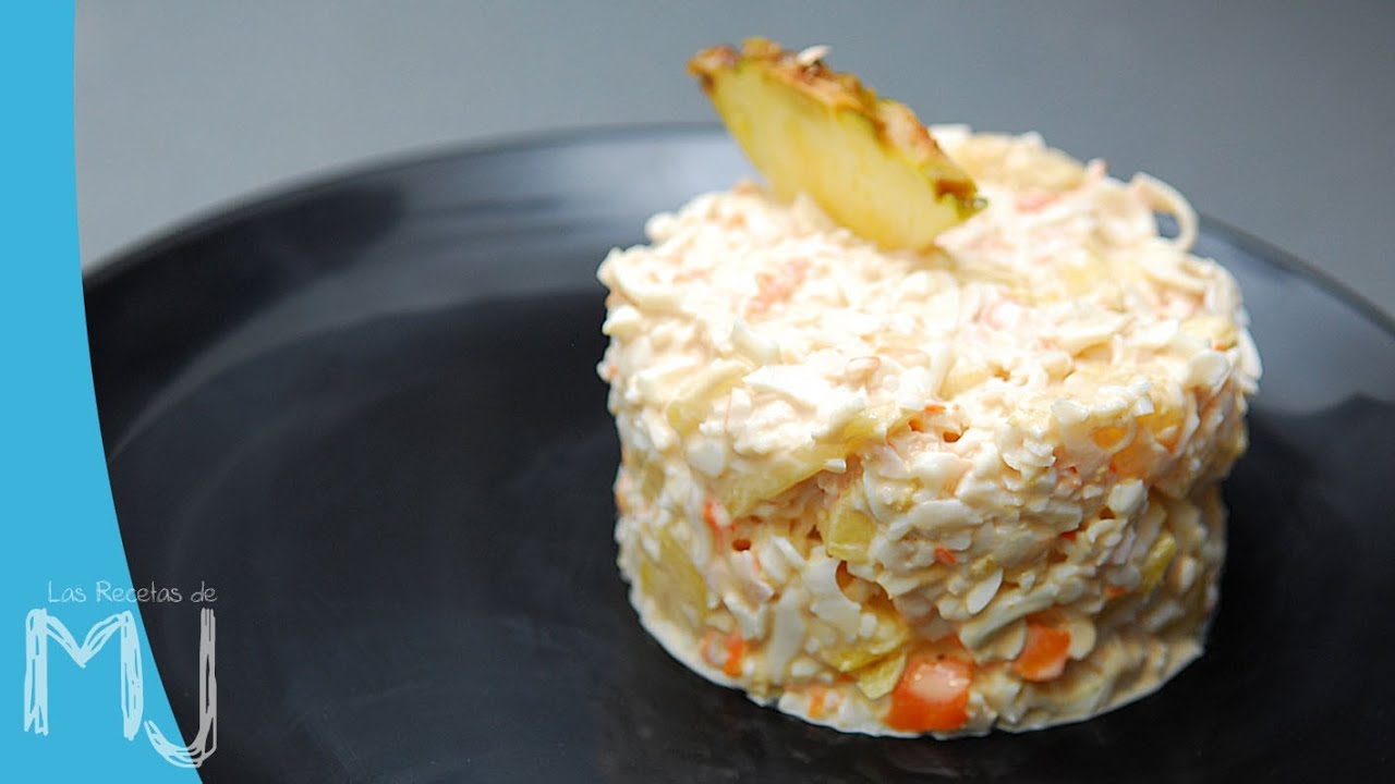 ensalada con gambas y palitos de cangrejo